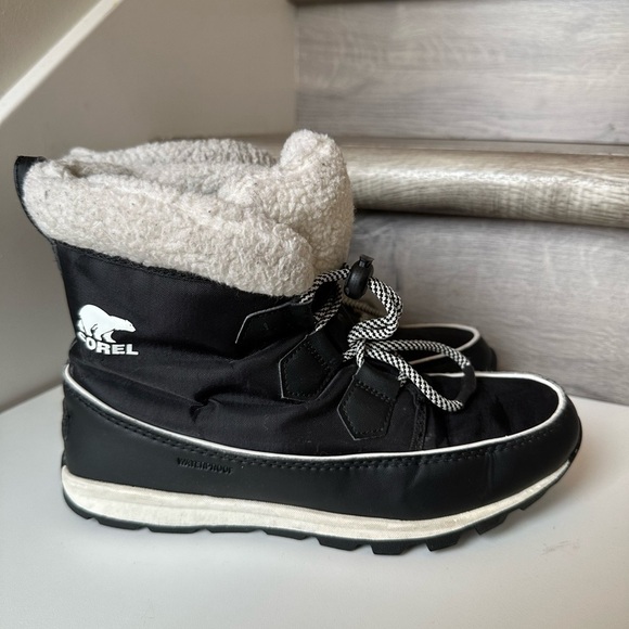 Sorel Black Whitney Carnival
Waterproof Snow Winter Boots size 6 - Picture 1 of 9